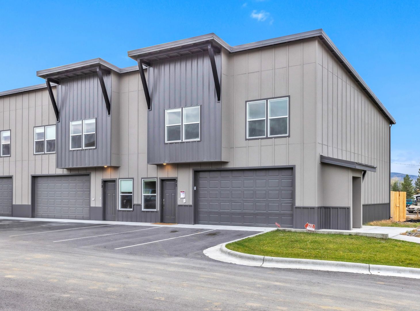 Three Forks House: 83 Old Yellowstone Trail