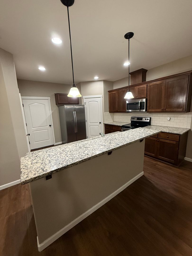 Woodridge - 2609 5 of 12