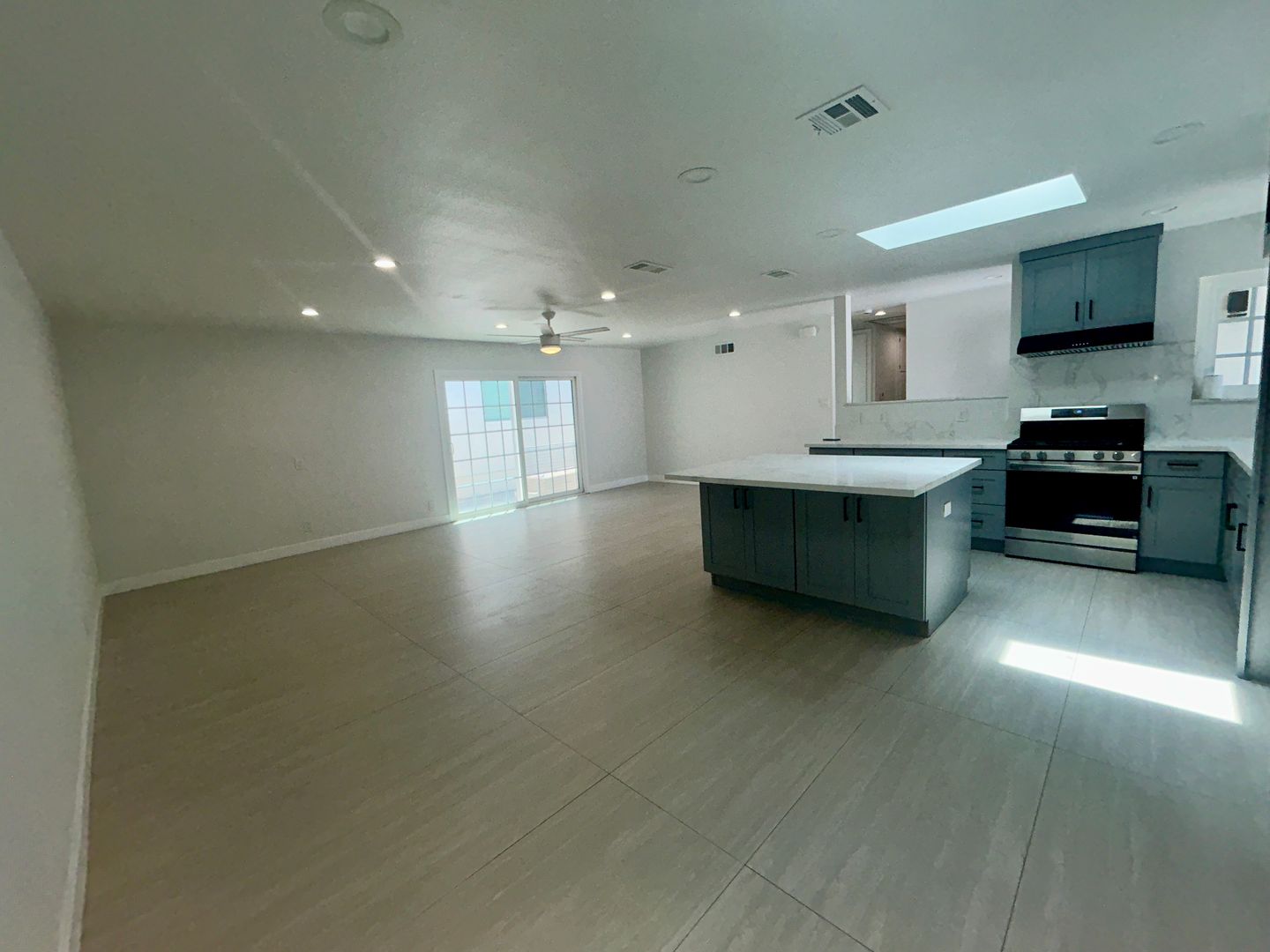 Garden Grove House: 12611-A Sungrove CIr