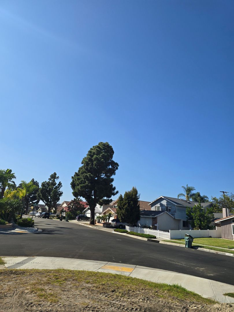 Fountain Valley House: 11788 Quartz Ave.
