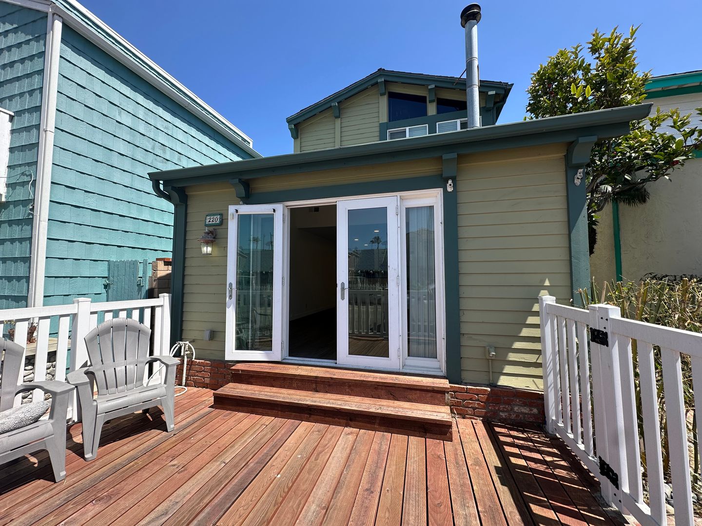 Huntington Beach House: 220 21st St
