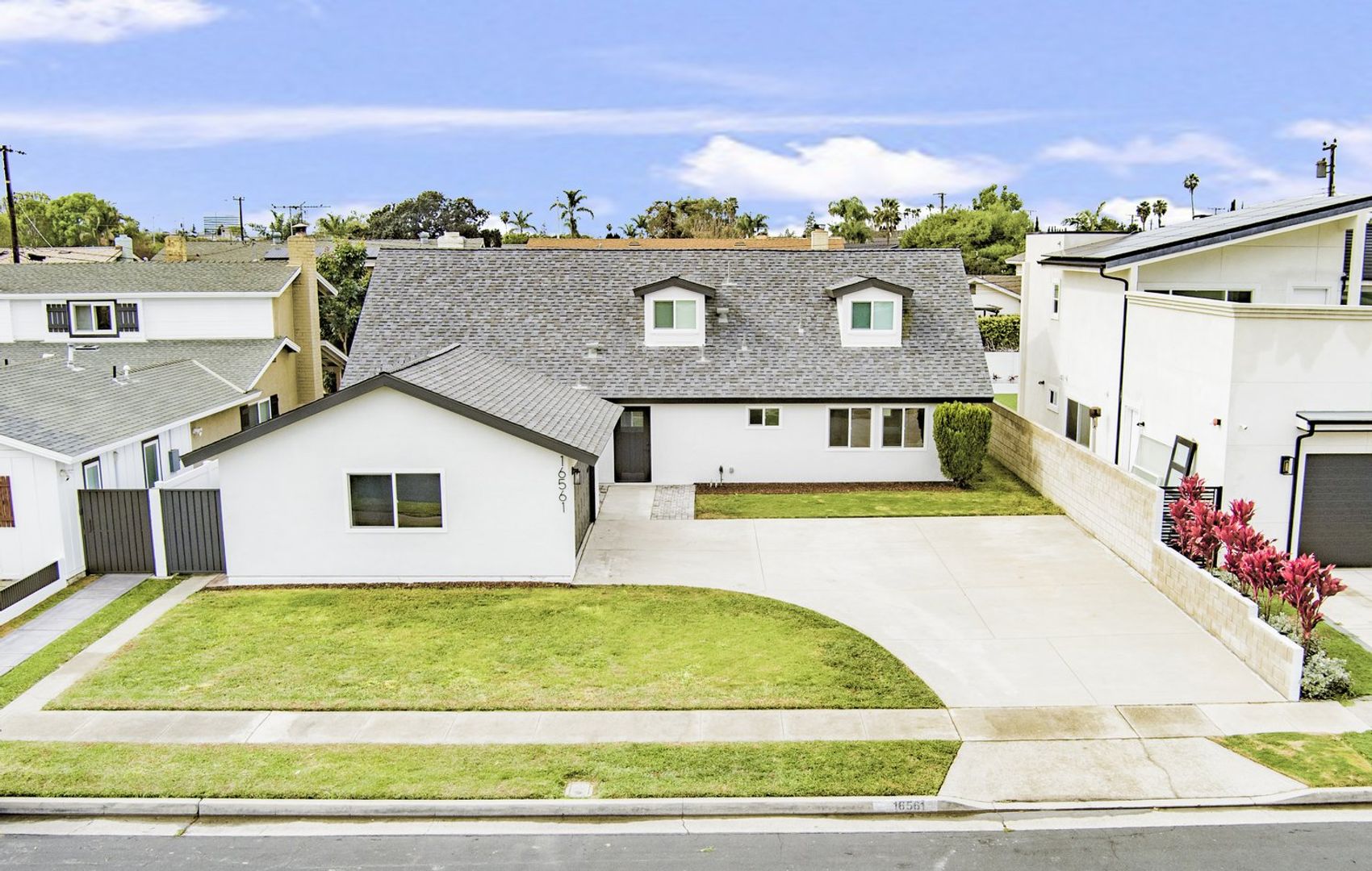 Fountain Valley House: 16561 Walnut St