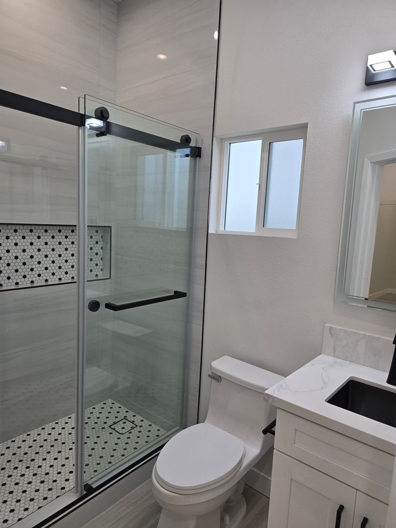 Garden Grove Apartment: 12681 Aristocrat Ave.