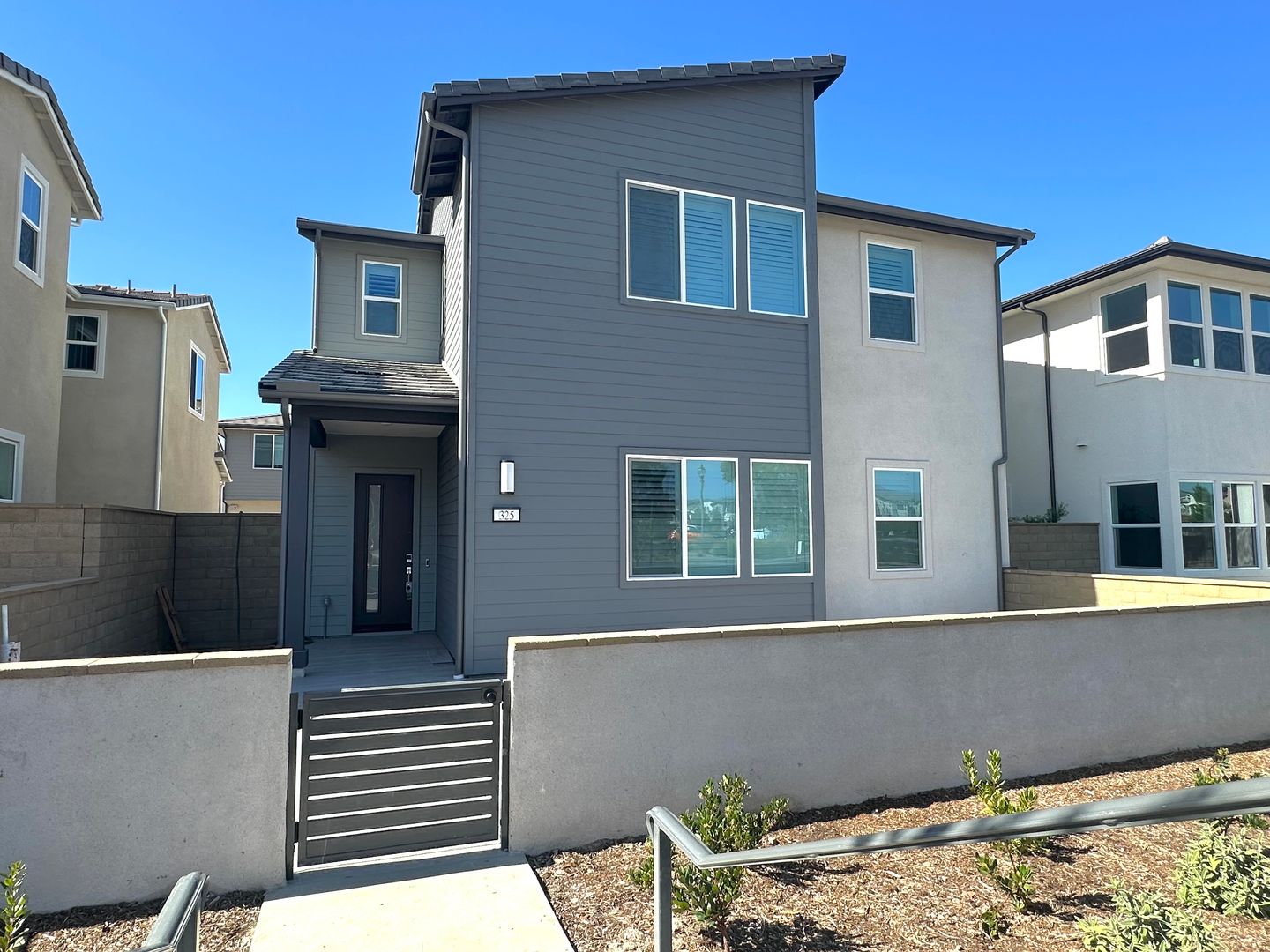 Irvine House: 325 Loon