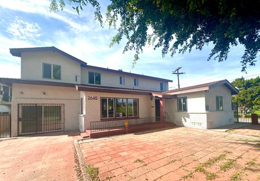 Beatiful and spacious Rental in Montebello for Lease – photo 1