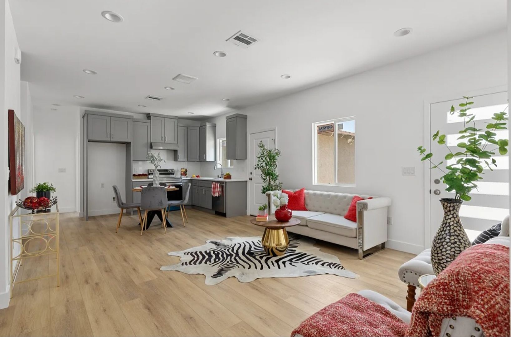 Garden Grove House: 11666 Magnolia St