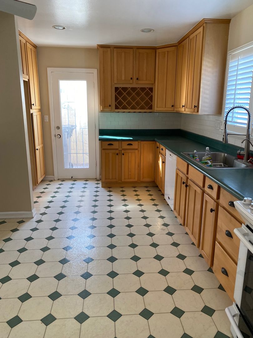 Huntington Beach House: 17192 Rotterdam Ln