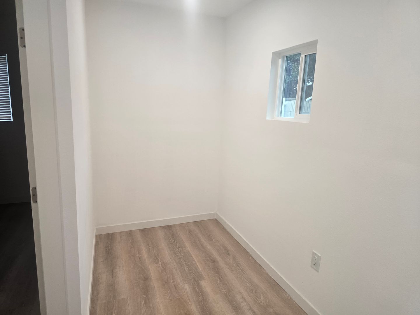 Anaheim Apartment: 2529 W Glenhaven Ave