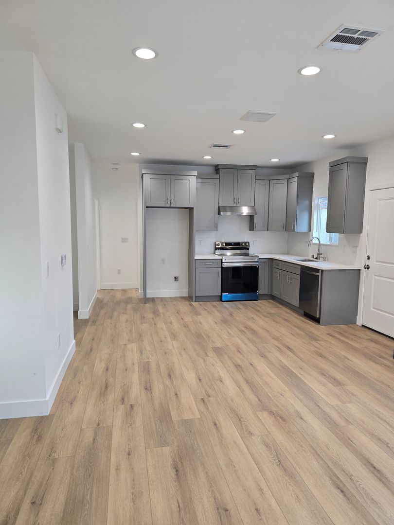 Garden Grove House: 11666 Magnolia St