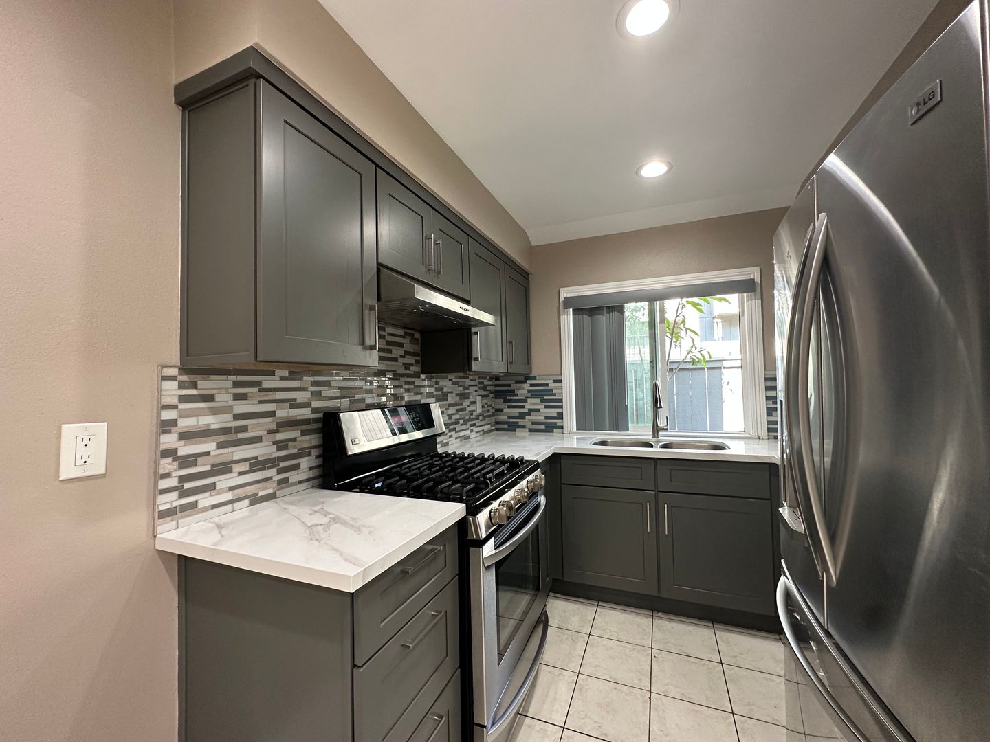 Santa Ana Townhome: 2970 S Greenville St, Unit B