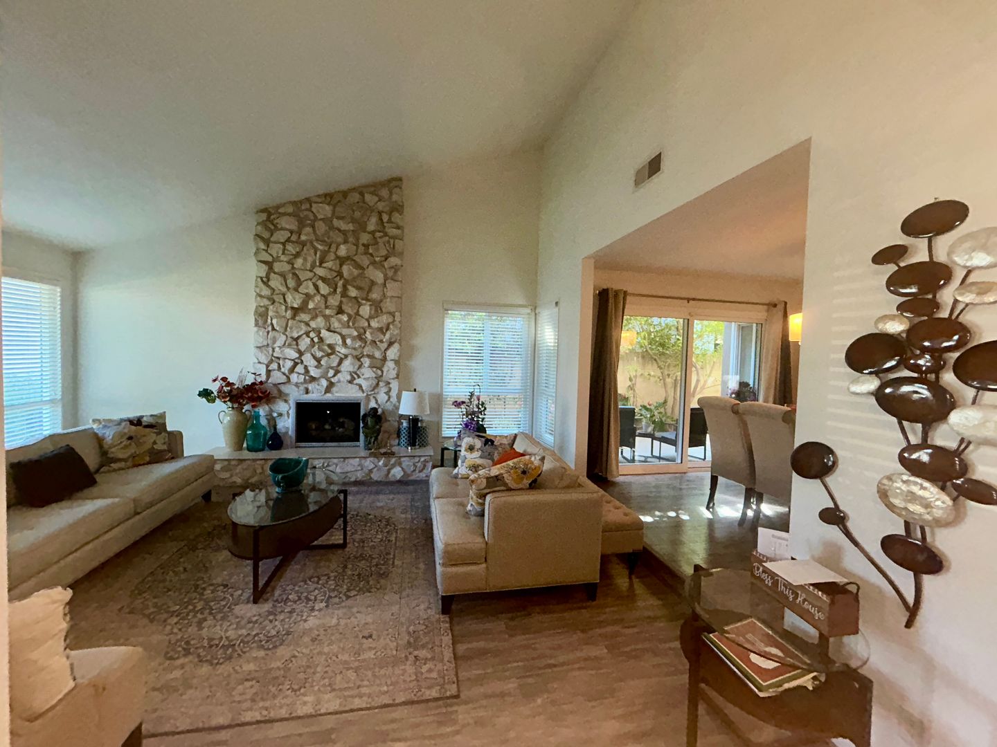 Anaheim House: 1660 W. Sallie Lane