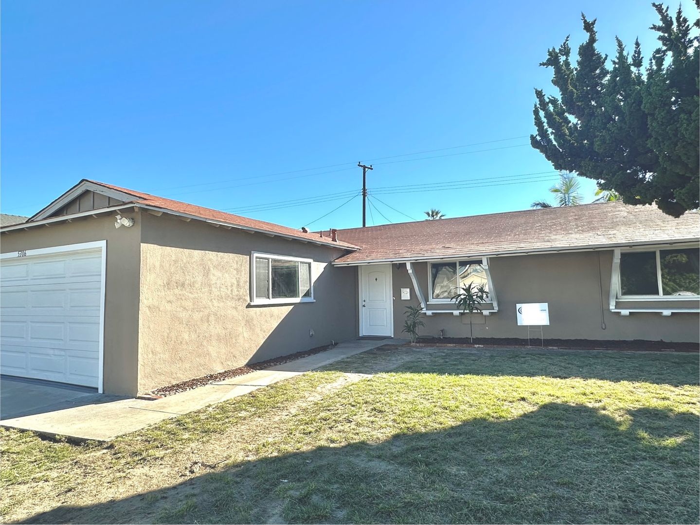 Santa Ana House: 5306 W Henderson Pl