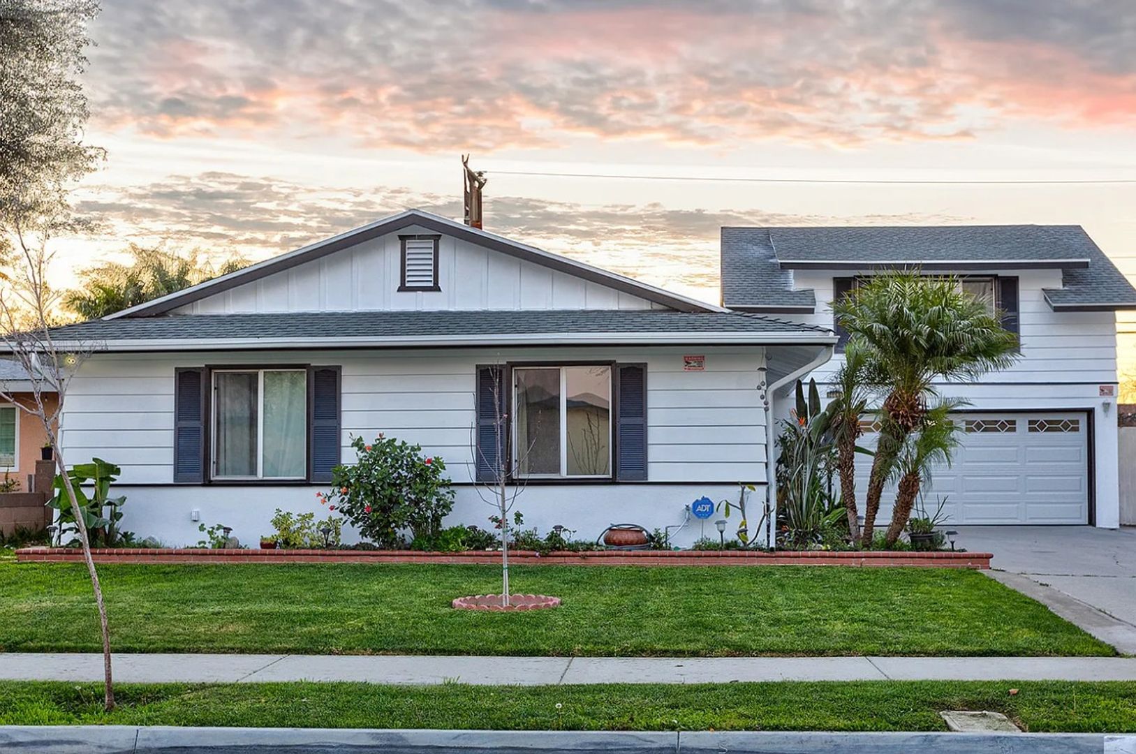 Huntington Beach House: 16681 Landau Ln