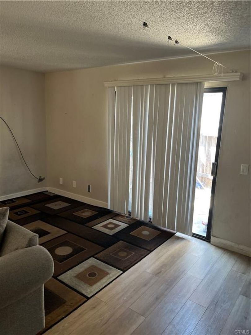 Santa Ana Apartment: 520 E. Walnut St