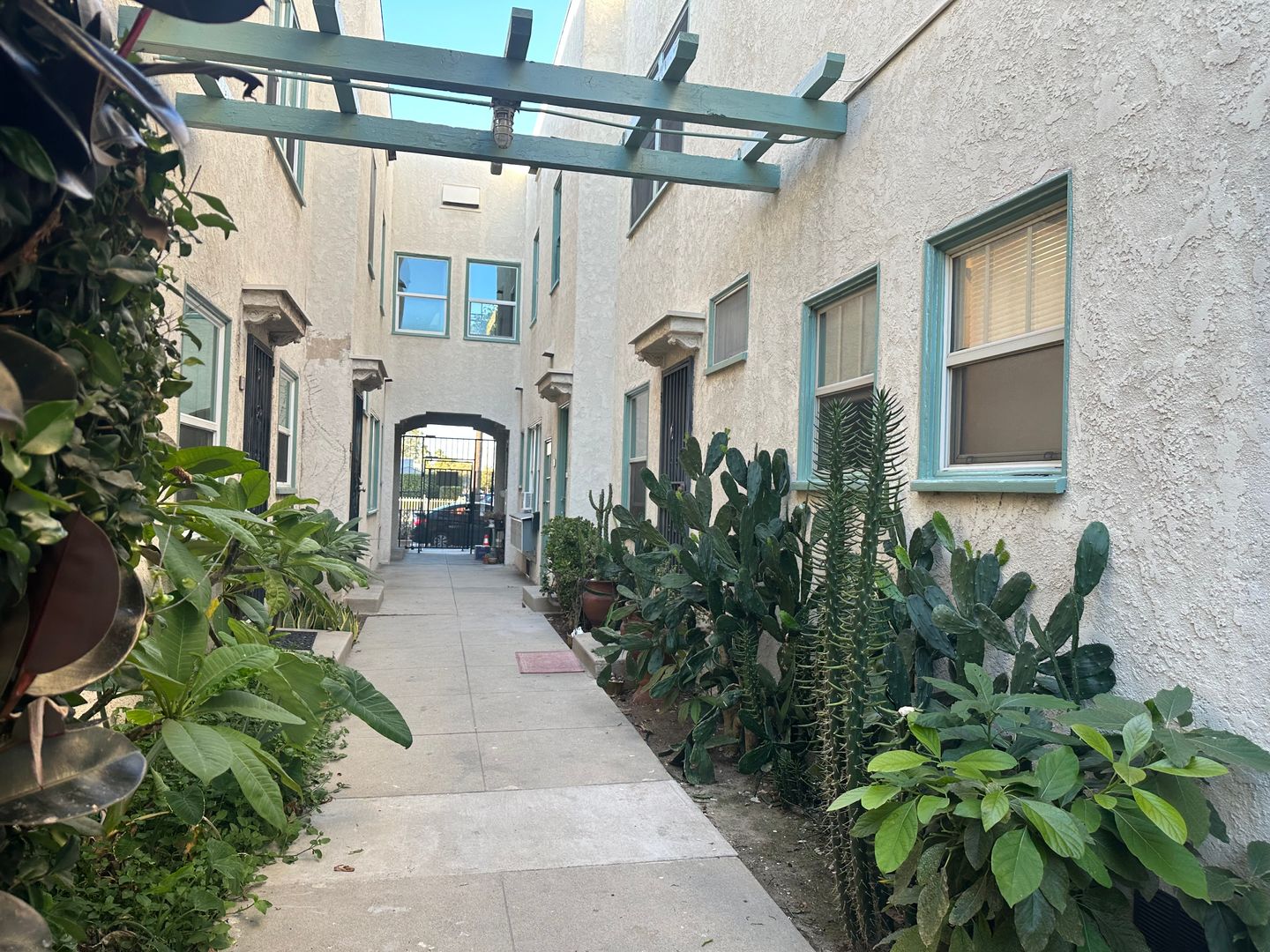 Long Beach Apartment: 1738 E. 4th Street