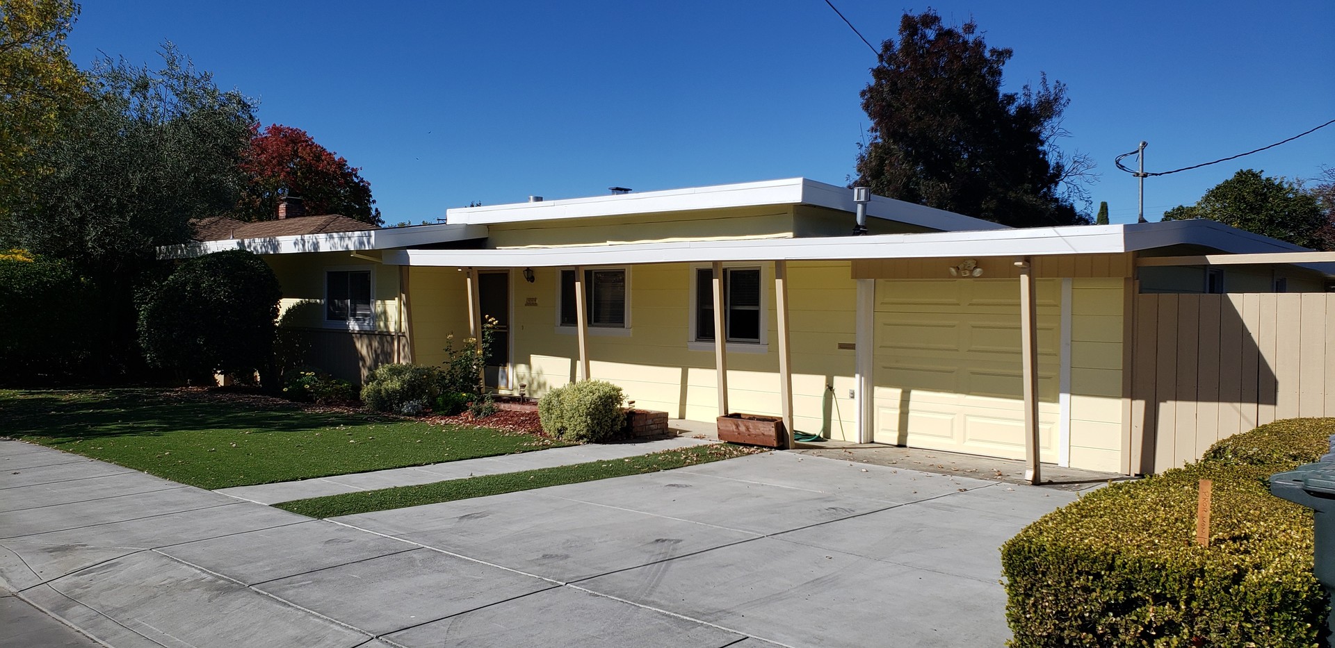 Santa Rosa House: 1999 Grosse Avenue