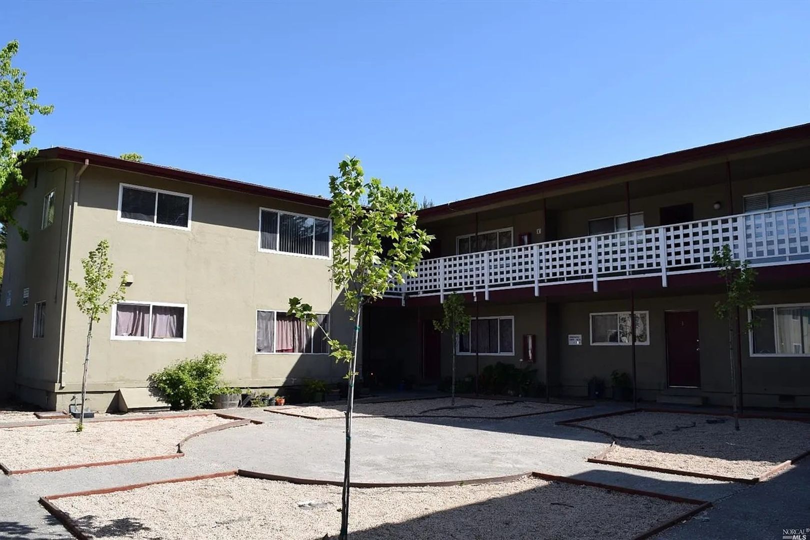 Santa Rosa Apartment: 960 Sunset Ave