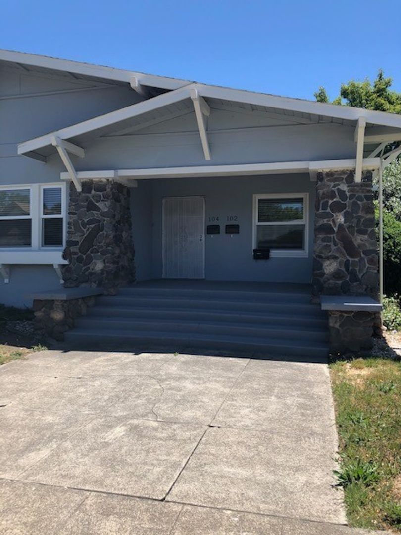 Santa Rosa Apartment: 104 10th Street