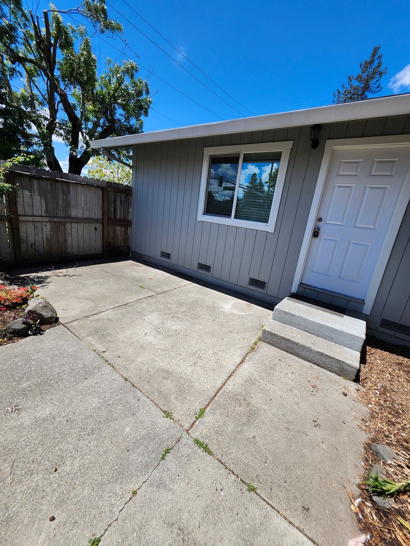 Santa Rosa Apartment: 2585 Kenton Ct.