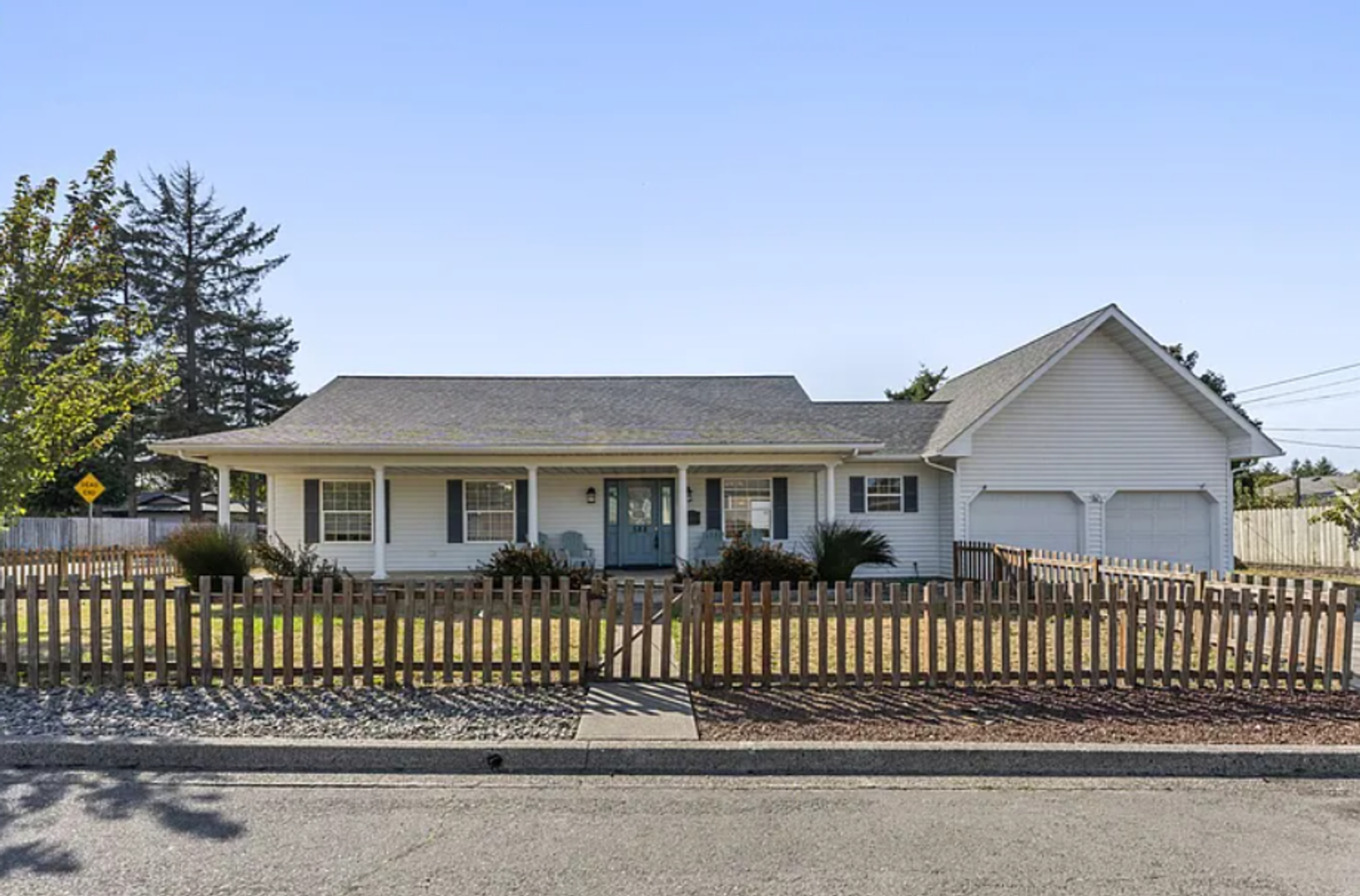 Coos Bay House: 588 Madision Street