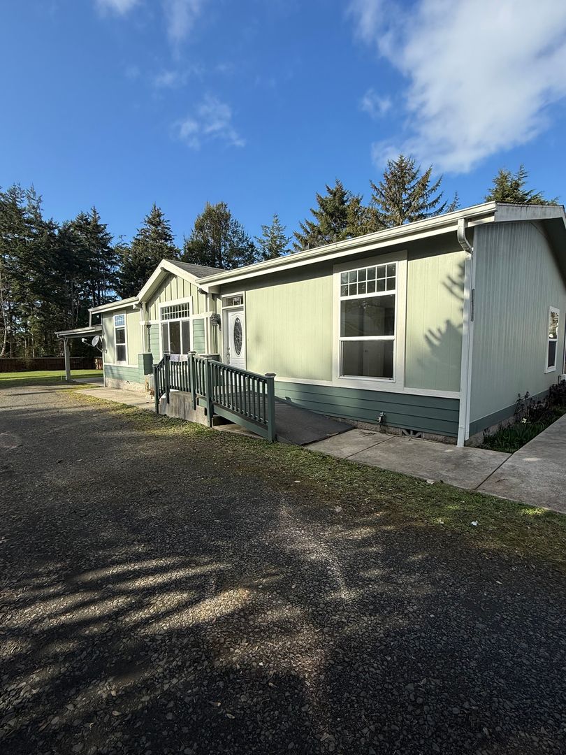 Coos Bay House: 63626 S. Barview Rd