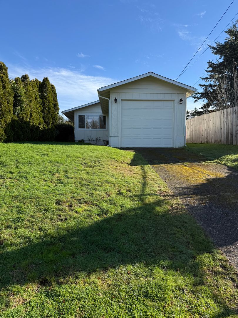 Coos Bay House: 763 S Wasson Ave