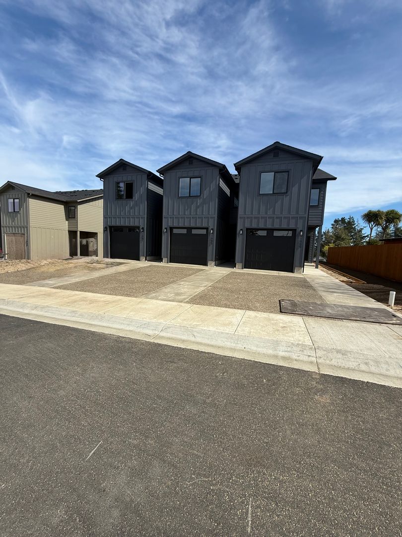 North Bend Apartment: Fir Street