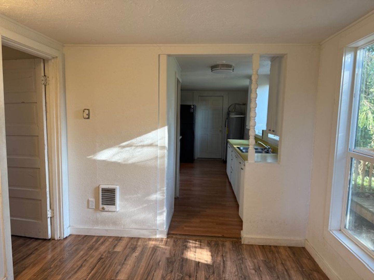 Coquille Apartment: 510 N. Collier