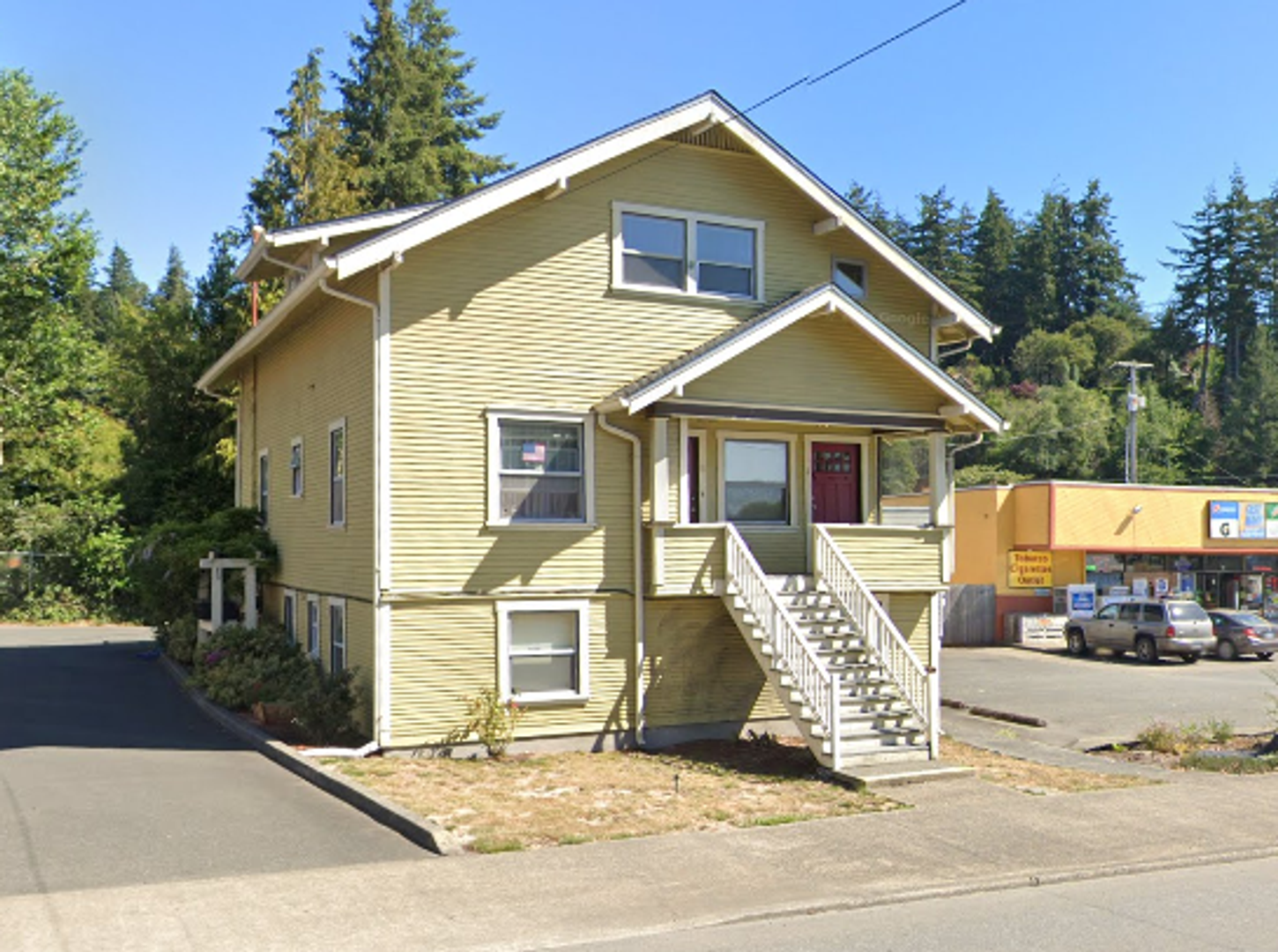 Coos Bay Apartment: 860 Central Ave