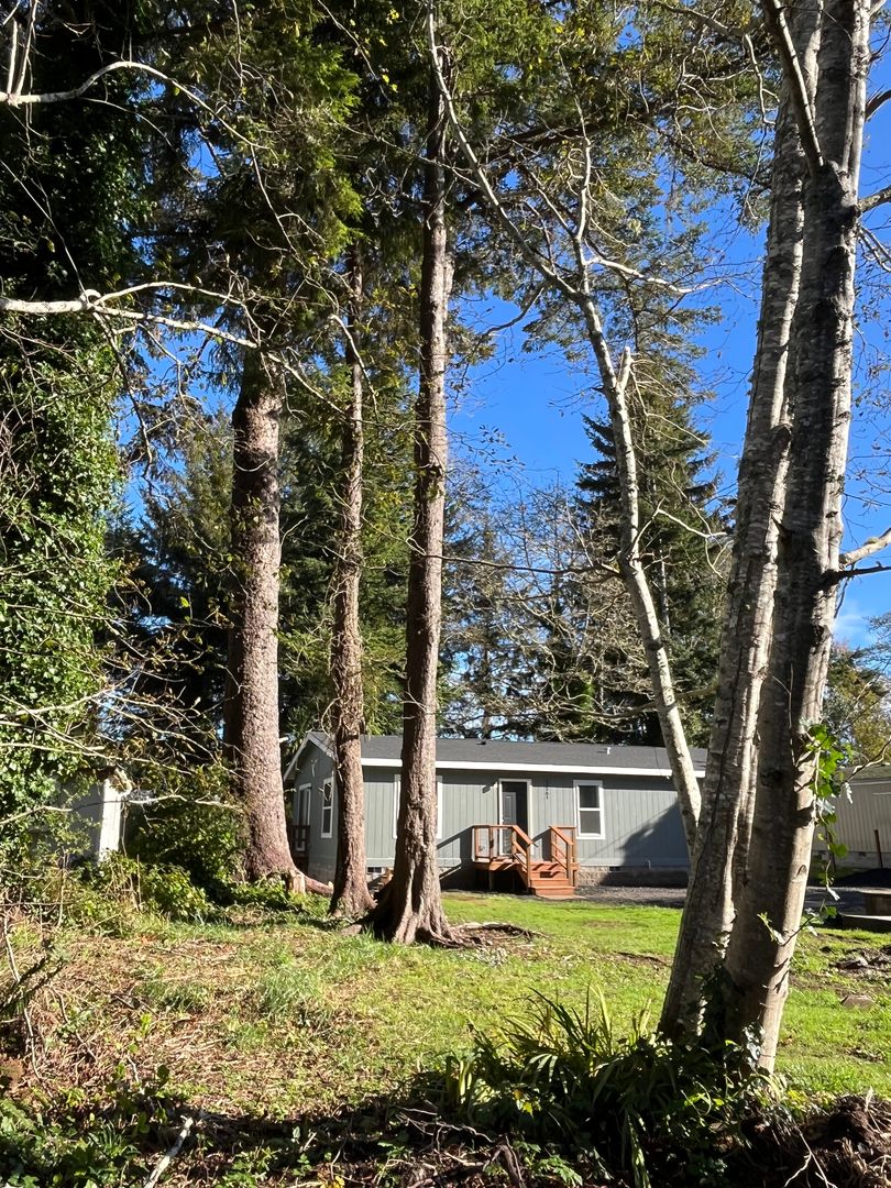 Coos Bay House: 63561 S Olive Rd