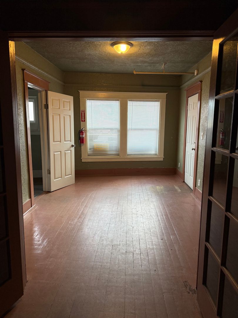 Coquille Apartment: 57 N Adams St.