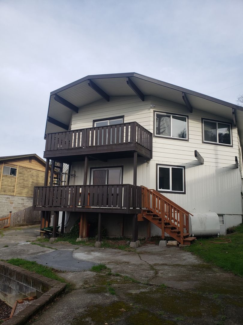 North Bend Apartment: Monroe Ave