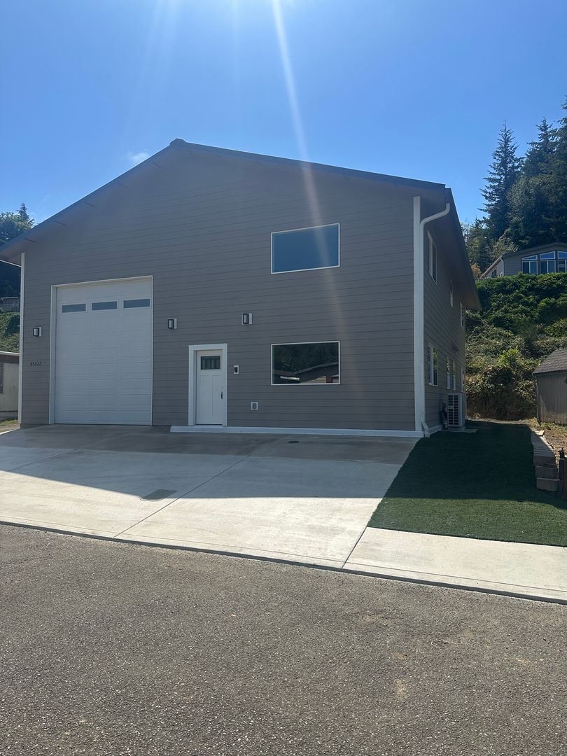 Coos Bay House: 63622 Centennial Rd.