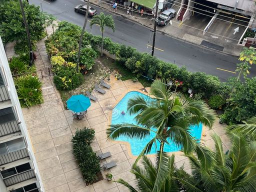 Fully Furnished One Bedroom Overlooking Pool on Ena Road in Waikiki – photo 1