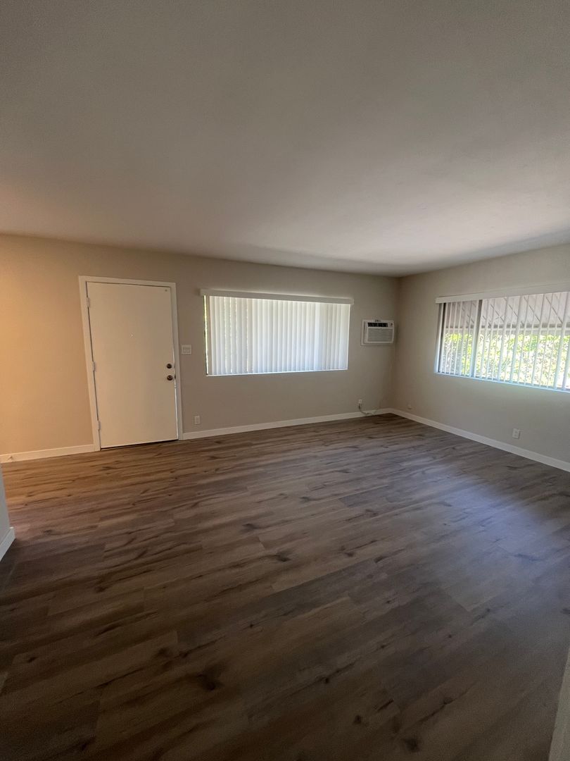 Escondido Apartment: E 7th Avenue
