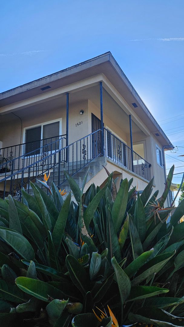 San Diego Apartment: 1521-1527 La Playa Ave