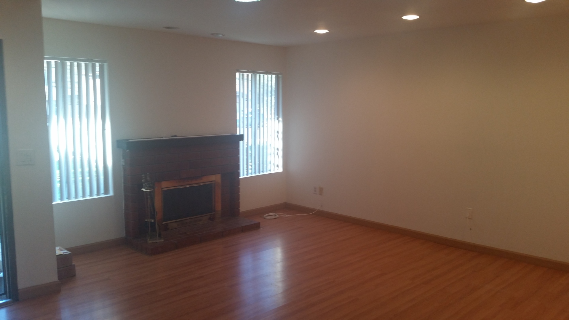 Poway House: 15117 Amso St. - 206406K-L200