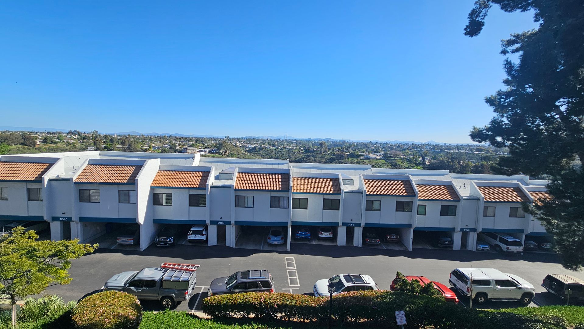 San Diego House: 3091 Cowley Way #17