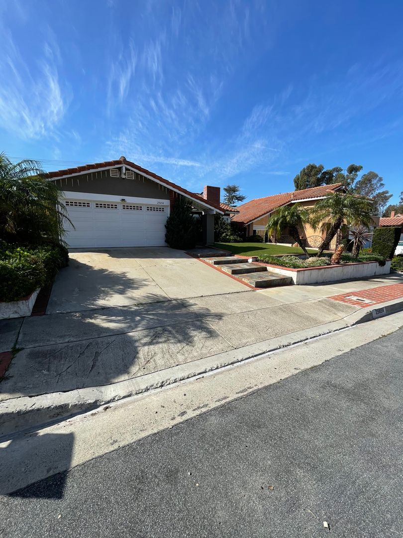 Mission Viejo House: 25654 Po Ave