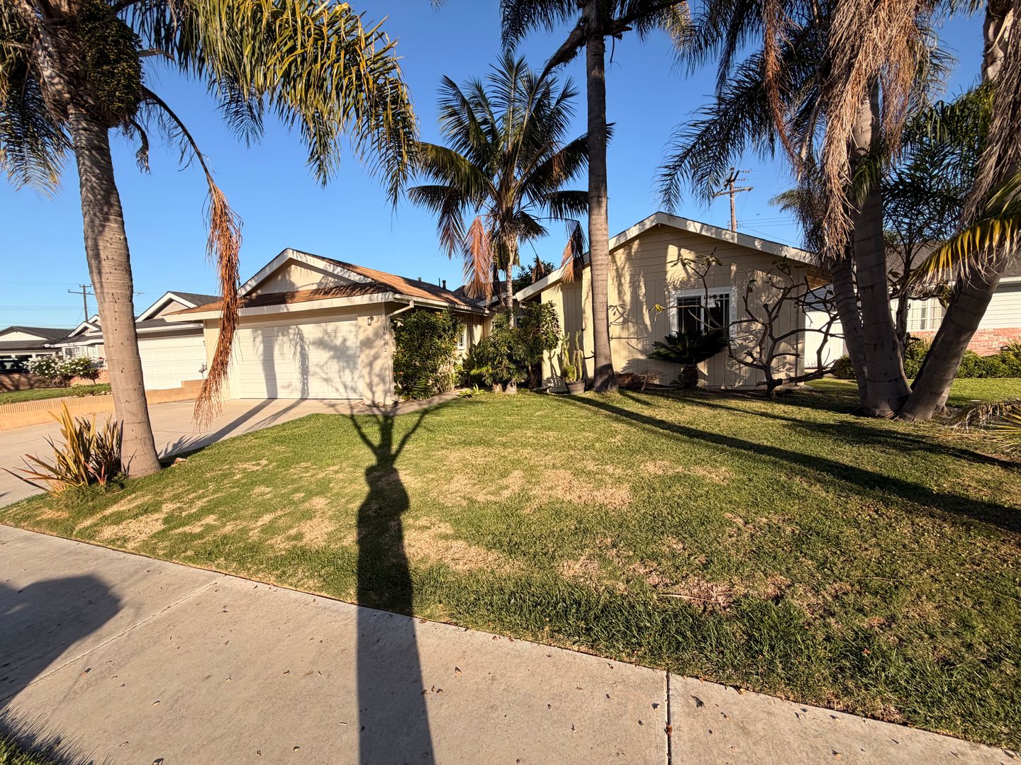 Huntington Beach House: 19602 Trident Ln