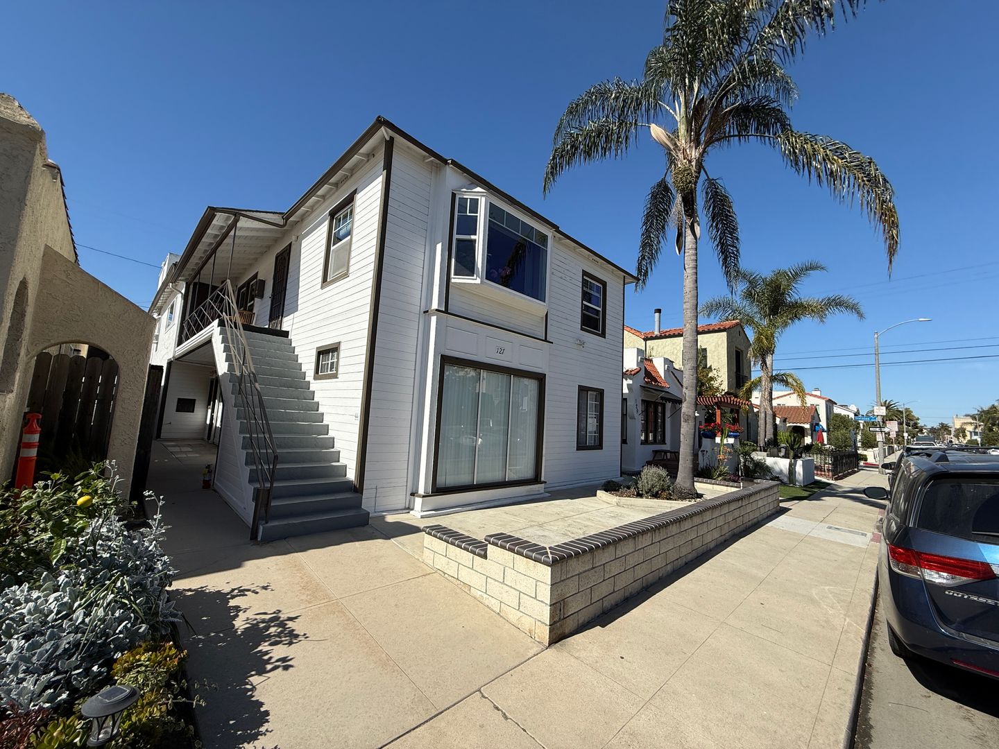 Long Beach Apartment: 127 St. Joseph