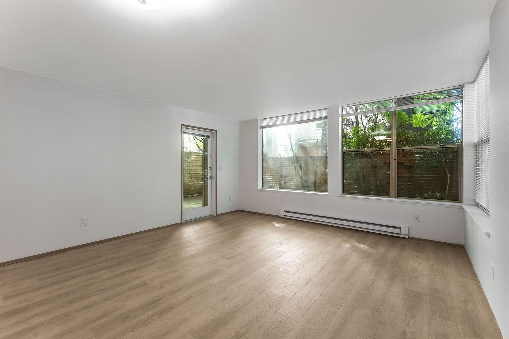 Seattle Apartment: 6619 Roosevelt Way NE