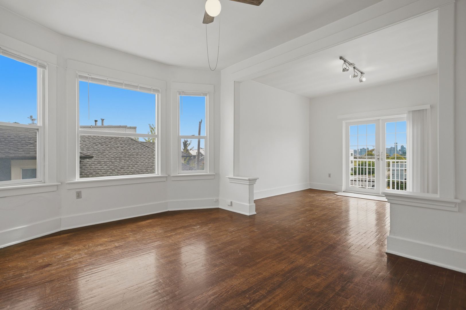Seattle Apartment: 706 N 42nd St