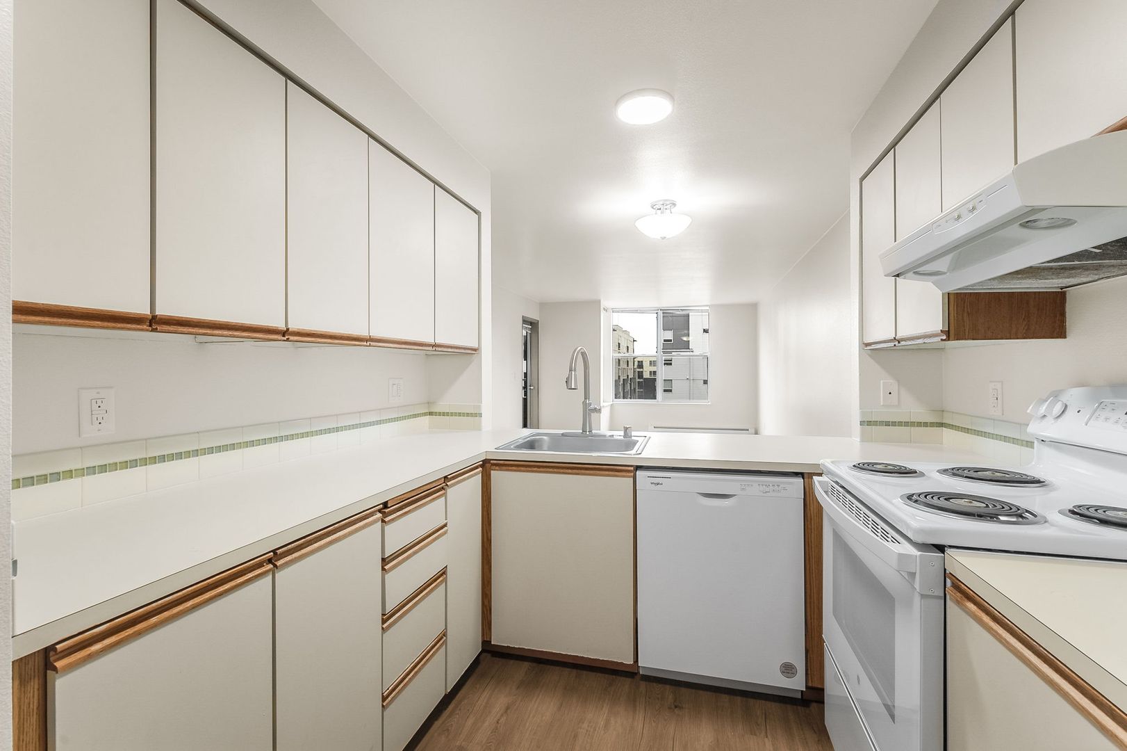 Seattle Apartment: 6619 Roosevelt Way NE