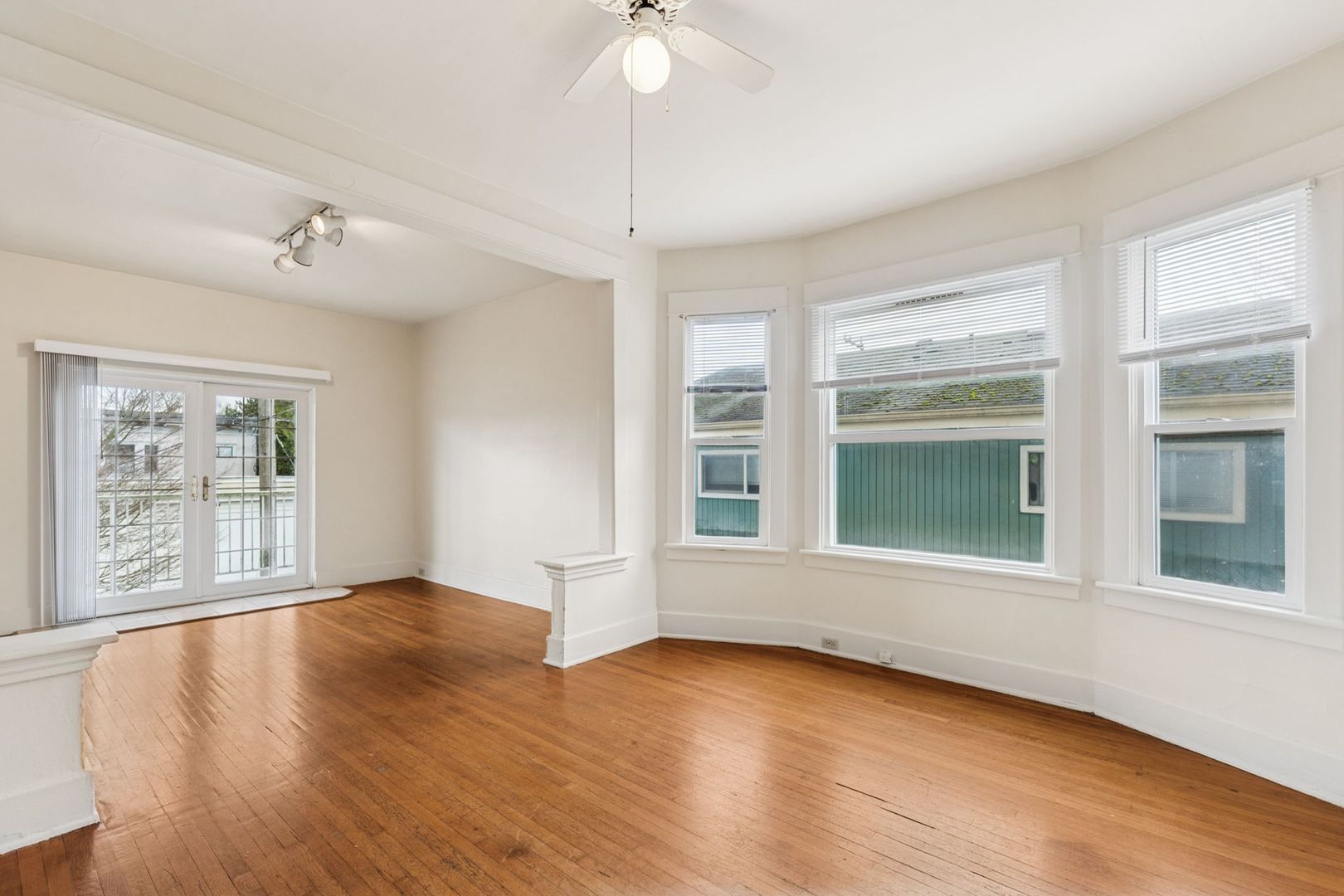 Seattle Apartment: 706 N 42nd St