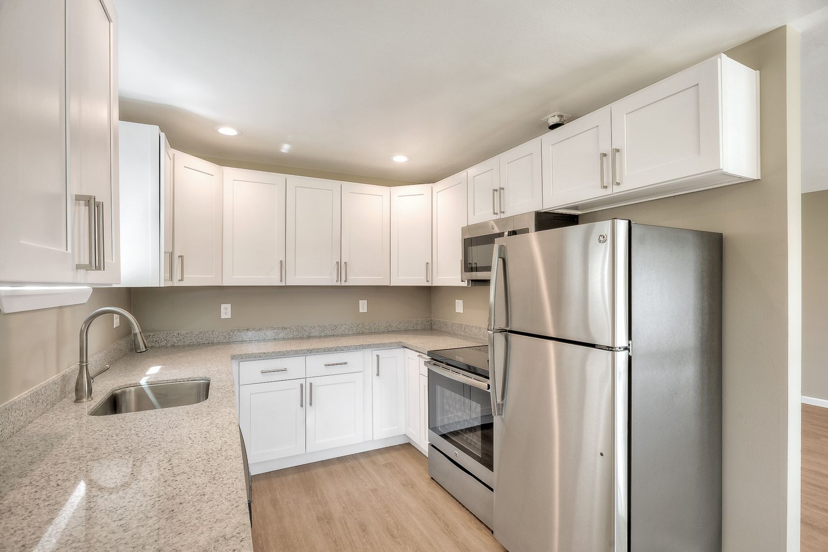 Shoreline Apartment: 15532 27th Ave NE