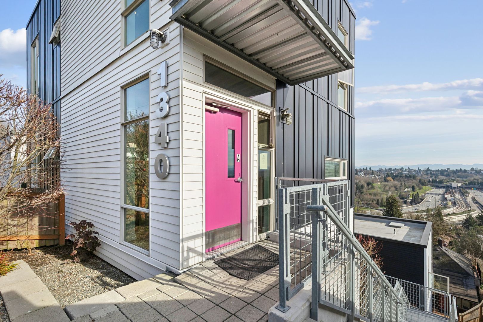 Seattle Apartment: 1340 15th Ave S