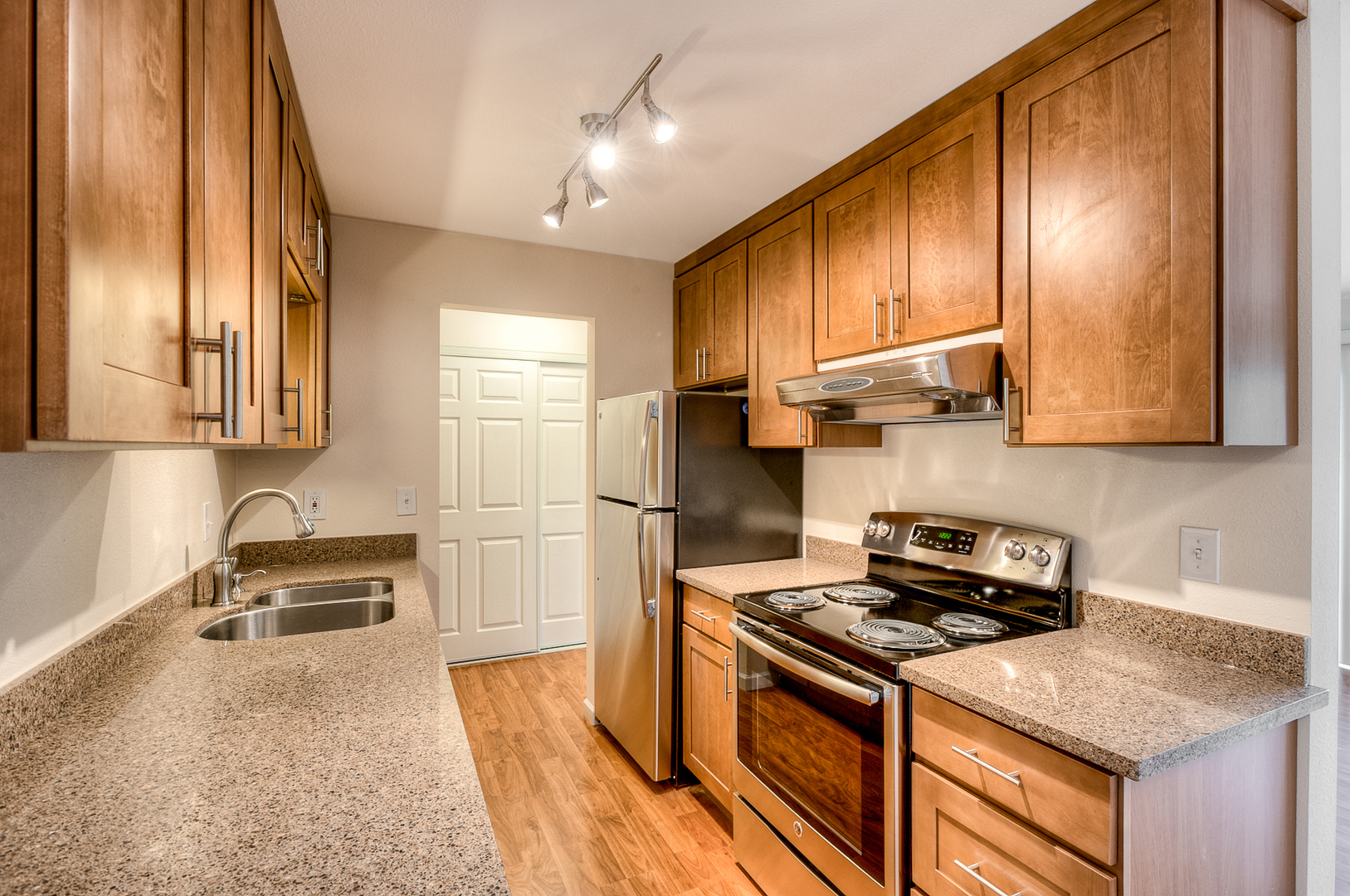 Kirkland Apartment: 713 3rd PL S