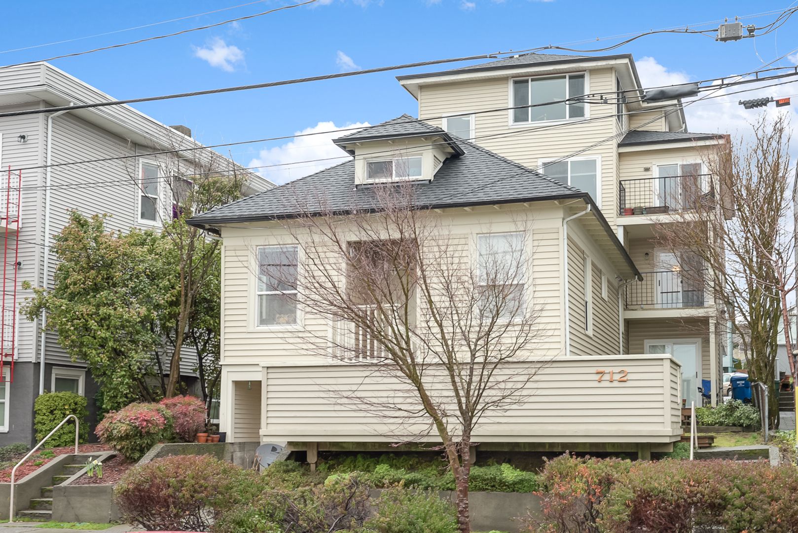 Seattle Apartment: 712 N 42nd Street