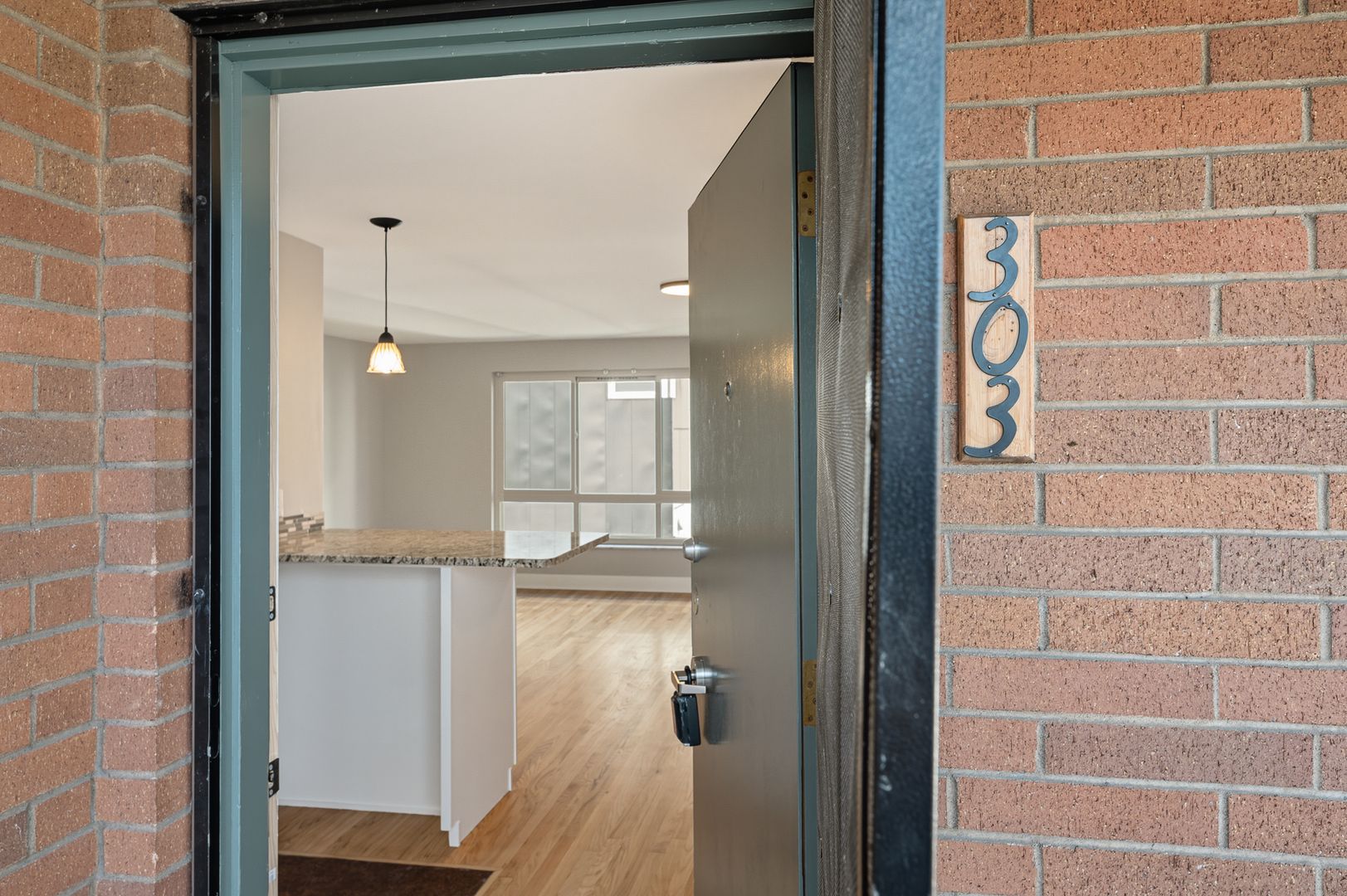 Seattle Apartment: 5247 15th Ave NE
